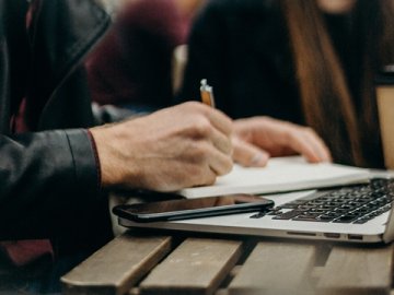 2025年美國LLC年審全攻略：流程、費(fèi)用與截止日期