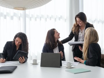 如何快速查詢美國公司股東信息？