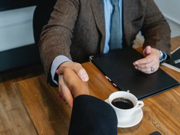 專業(yè)辦理香港公司股東變更代理，合規(guī)高效保障權(quán)益